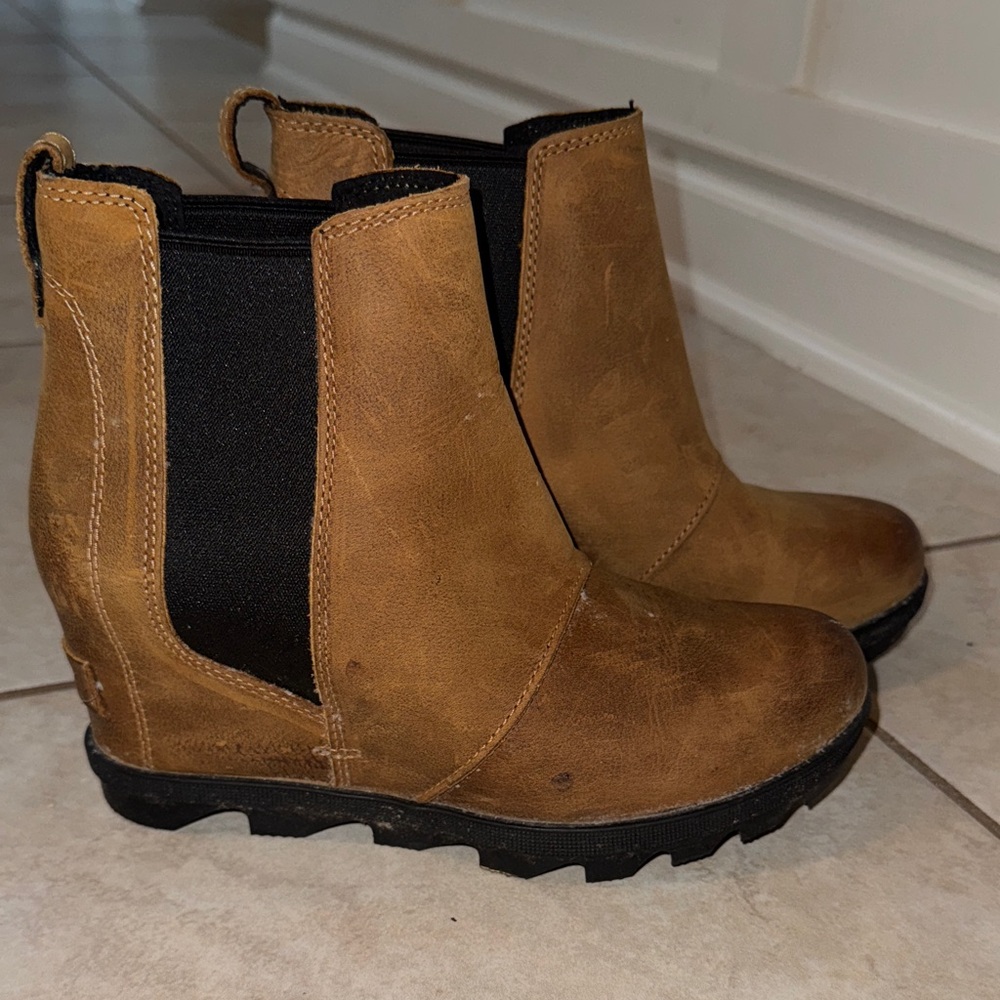 Sorel Tan Leather Wedge Ankle Boots